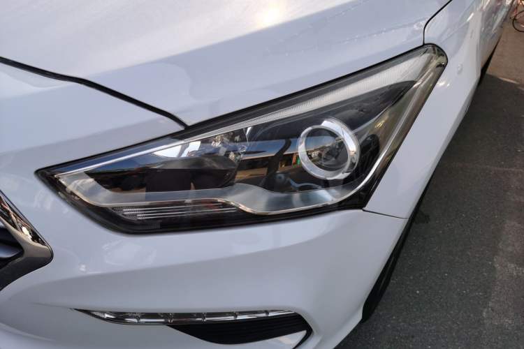 Used Hyundai Mistra 2017 1.8L Automatic Deluxe DLX Model China V Emission Standard Left Front Headlight