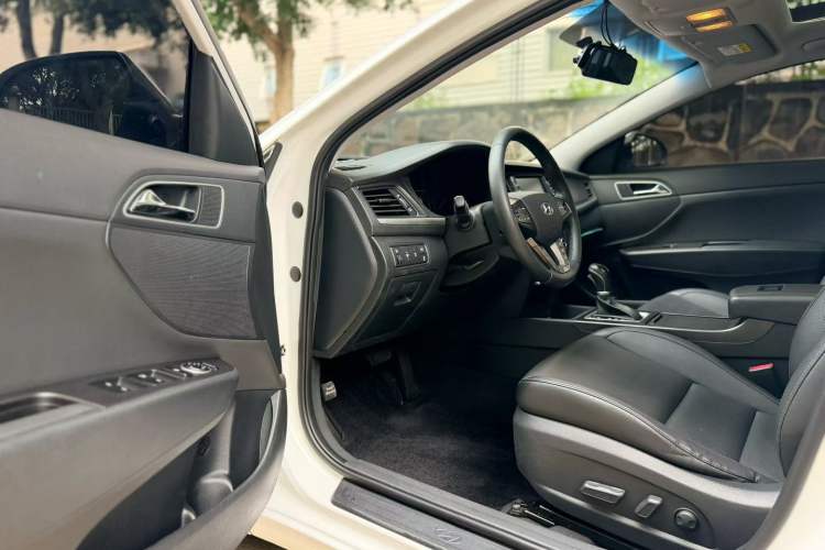 Used Hyundai Mistra 2017 1.8L Automatic Deluxe DLX Model China V Emission Standard Left Front Seat