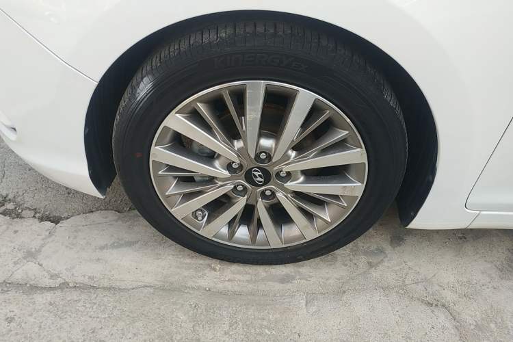 Used Hyundai Mistra 2017 1.8L Automatic Deluxe DLX Model China V Emission Standard Left Front Wheel Hub