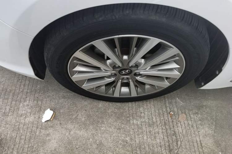 Used Hyundai Mistra 2017 1.8L Automatic Deluxe DLX Model China V Emission Standard Left Front Wheel Hub