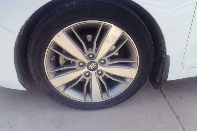 Used Hyundai Mistra 2017 1.6T Automatic Flagship Model TOP China V Emission Standard Left Front Wheel Hub