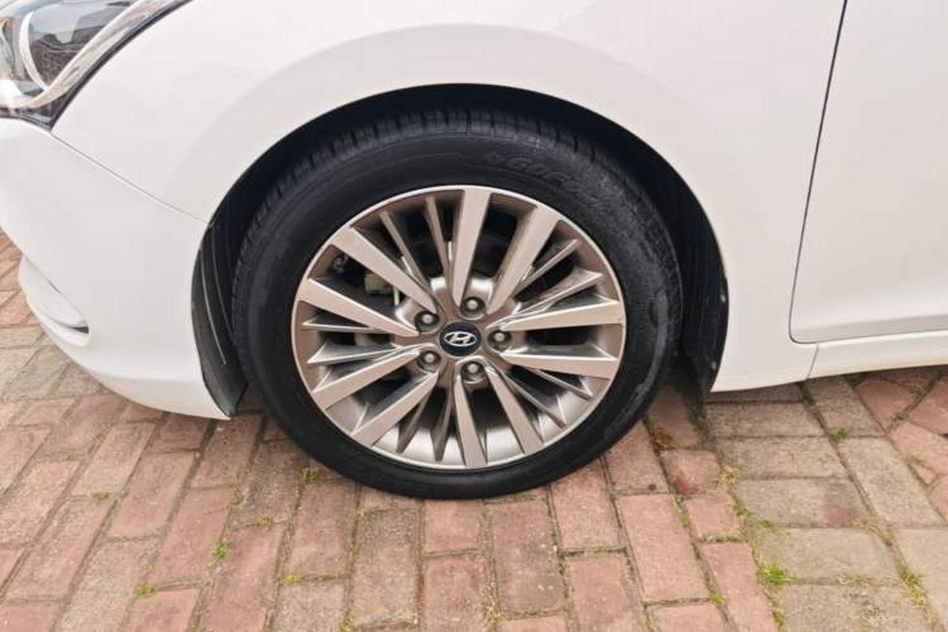 Used Hyundai Mistra 2017 1.8L Automatic Deluxe DLX Model China V Emission Standard Left Front Wheel Hub