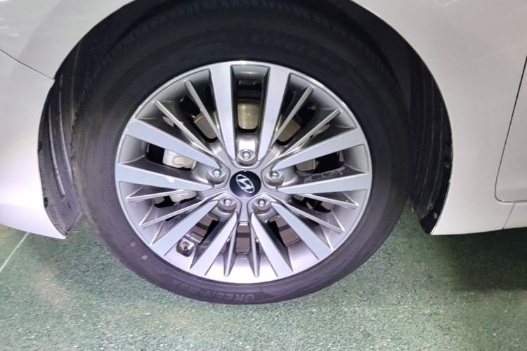 Used Hyundai Mistra 2017 1.8L Automatic Deluxe DLX Model China V Emission Standard Left Front Wheel Hub