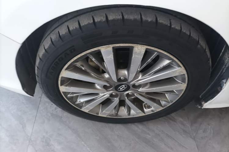 Used Hyundai Mistra 2017 1.8L Automatic Deluxe DLX Model China V Emission Standard Left Front Wheel Hub