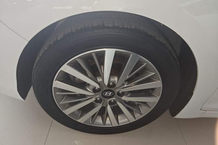 Used Hyundai Mistra 2017 1.8L Automatic Smart GLS China V Standard Left Front Wheel Hub