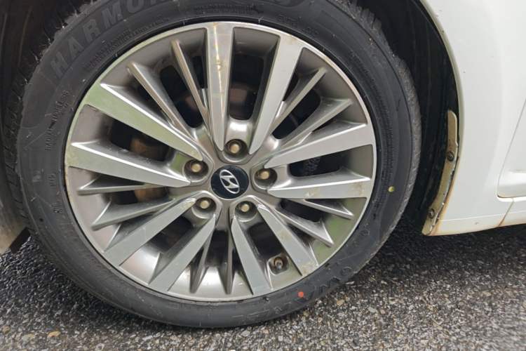Used Hyundai Mistra 2017 1.8L Automatic Deluxe DLX Model China V Emission Standard Left Front Wheel Hub