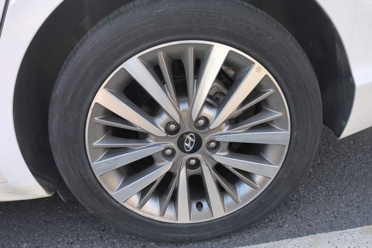 Used Hyundai Mistra 2017 1.8L Automatic Smart GLS China V Standard Left Rear Wheel Hub