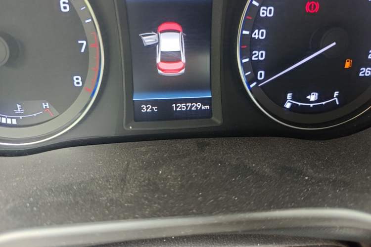 Used Hyundai Mistra 2017 1.6T Automatic Flagship Model TOP China V Emission Standard Odometer Close Up