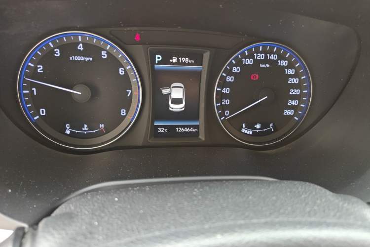 Used Hyundai Mistra 2017 1.6T Automatic Flagship Model TOP China V Emission Standard Odometer Close Up