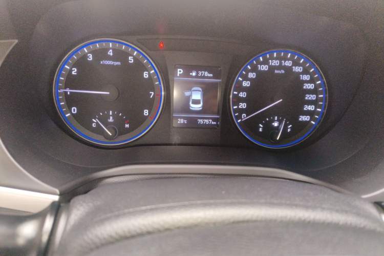 Used Hyundai Mistra 2017 1.6T Automatic Flagship Model TOP China V Emission Standard Odometer Close Up