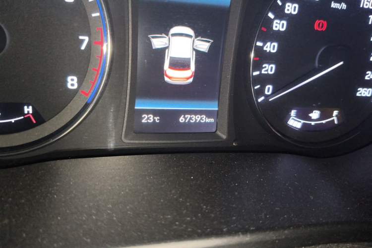 Used Hyundai Mistra 2017 1.6T Automatic Flagship Model TOP China V Emission Standard Odometer Close Up