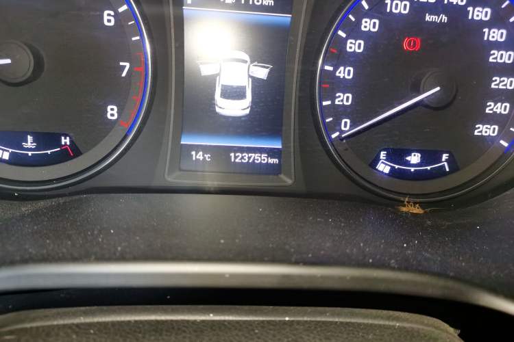 Used Hyundai Mistra 2017 1.6T Automatic Flagship Model TOP China V Emission Standard Odometer Close Up