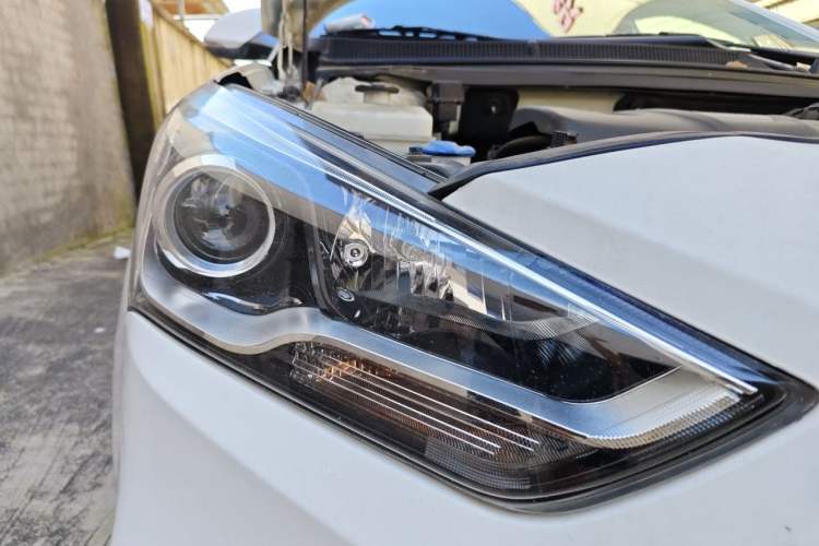 Used Hyundai Mistra 2017 1.6T Automatic Smart GLS China V Standard Right Front Headlight