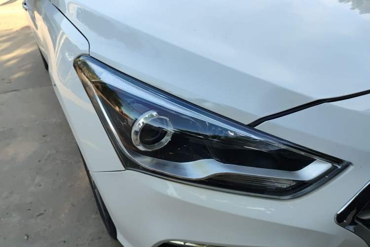 Used Hyundai Mistra 2017 1.8L Automatic Deluxe DLX Model China V Emission Standard Right Front Headlight