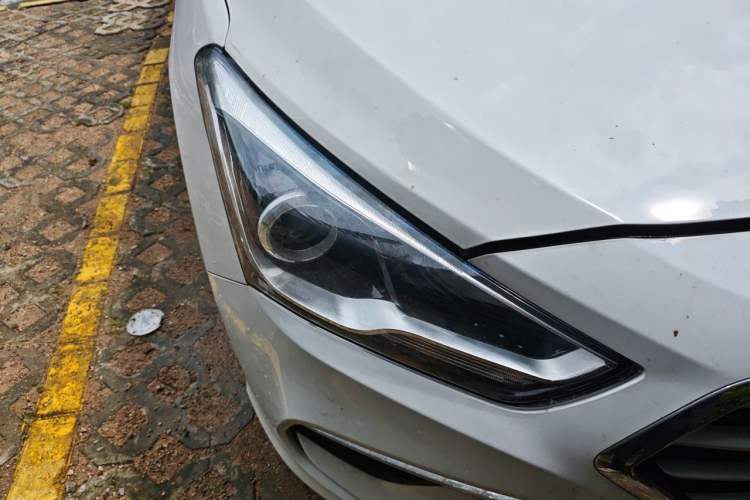 Used Hyundai Mistra 2017 1.8L Automatic Deluxe DLX Model China V Emission Standard Right Front Headlight