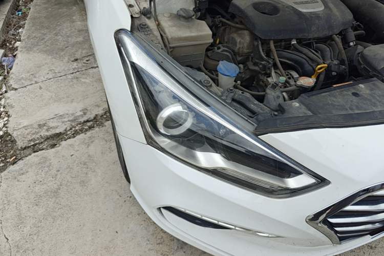 Used Hyundai Mistra 2017 1.6T Automatic Flagship Model TOP China V Emission Standard Right Front Headlight