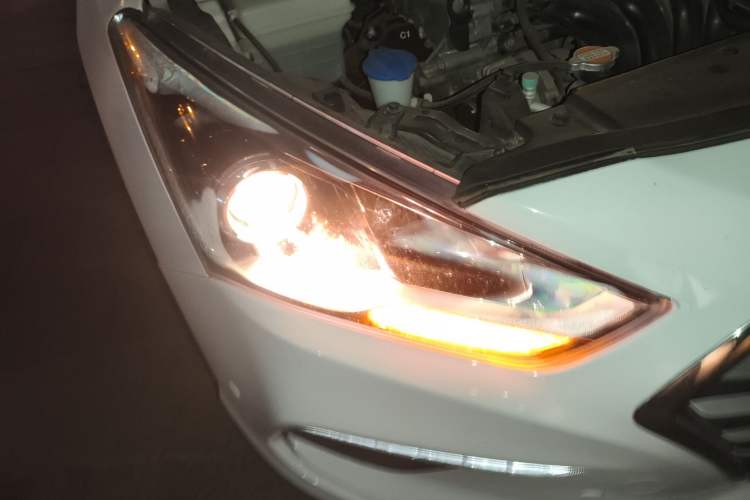 Used Hyundai Mistra 2017 1.8L Automatic Deluxe DLX Model China V Emission Standard Right Front Headlight