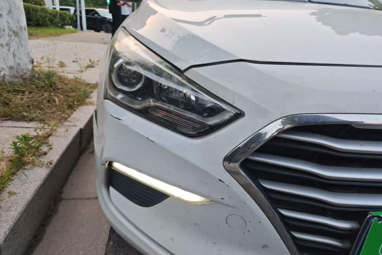 Used Hyundai Mistra 2017 1.8L Automatic Deluxe DLX Model China V Emission Standard Right Front Headlight