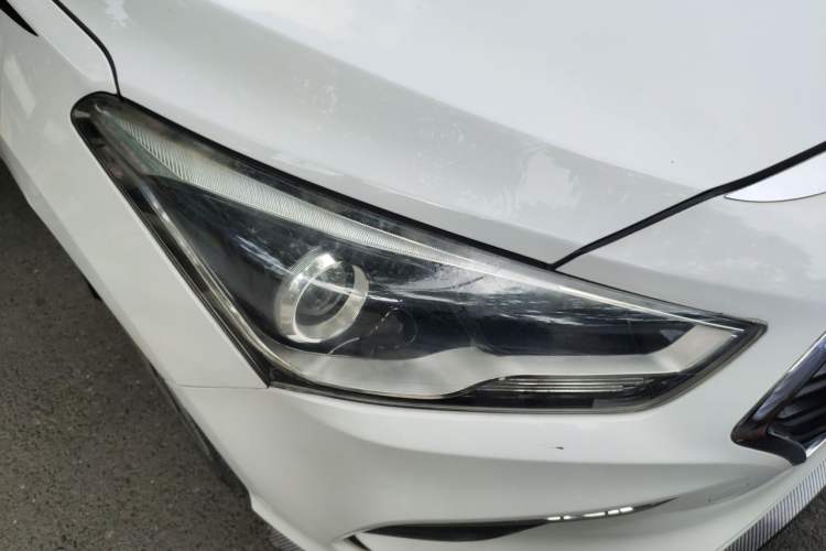 Used Hyundai Mistra 2017 1.8L Automatic Deluxe DLX Model China V Emission Standard Right Front Headlight