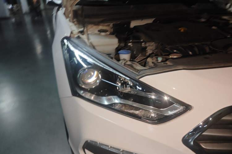 Used Hyundai Mistra 2017 1.8L Automatic Deluxe DLX Model China V Emission Standard Right Front Headlight
