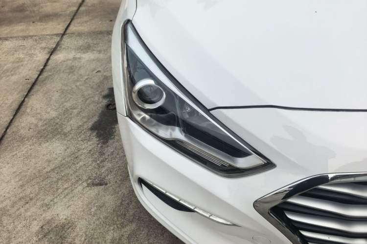 Used Hyundai Mistra 2017 1.8L Automatic Deluxe DLX Model China V Emission Standard Right Front Headlight