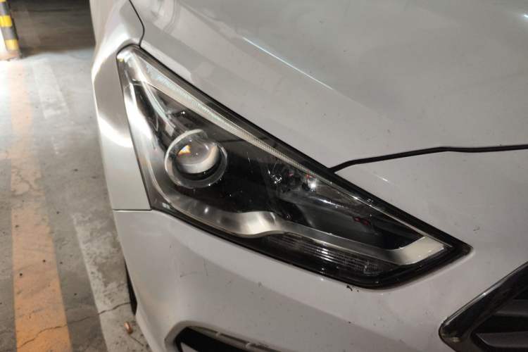 Used Hyundai Mistra 2017 1.8L Automatic Deluxe DLX Model China V Emission Standard Right Front Headlight