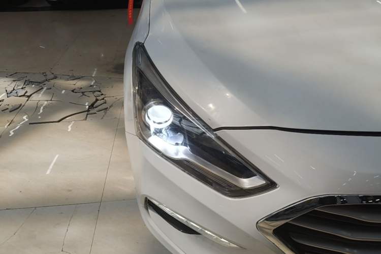 Used Hyundai Mistra 2017 1.8L Automatic Smart GLS China V Standard Right Front Headlight