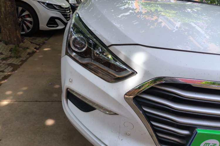 Used Hyundai Mistra 2017 1.8L Automatic Deluxe DLX Model China V Emission Standard Right Front Headlight