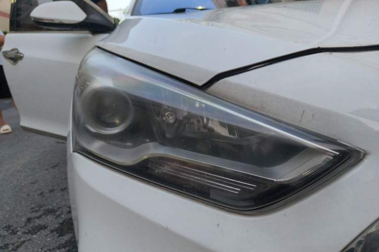 Used Hyundai Mistra 2017 1.8L Automatic Deluxe DLX Model China V Emission Standard Right Front Headlight