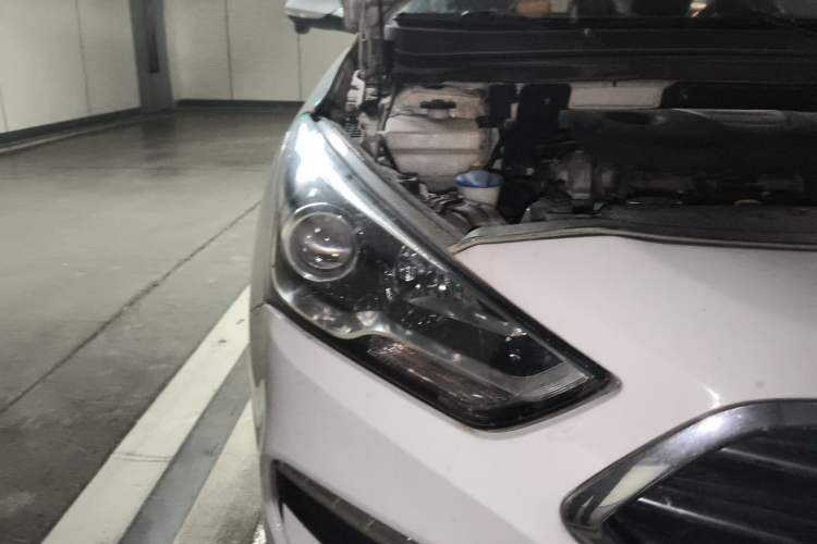Used Hyundai Mistra 2017 1.6T Automatic Flagship Model TOP China V Emission Standard Right Front Headlight
