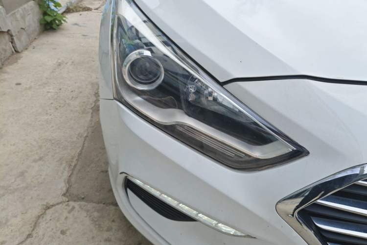 Used Hyundai Mistra 2017 1.6T Automatic Flagship Model TOP China V Emission Standard Right Front Headlight