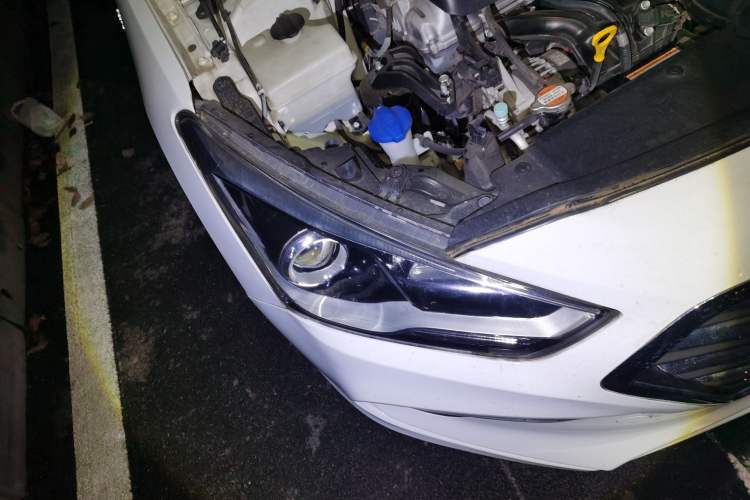 Used Hyundai Mistra 2017 1.6T Automatic Flagship Model TOP China V Emission Standard Right Front Headlight