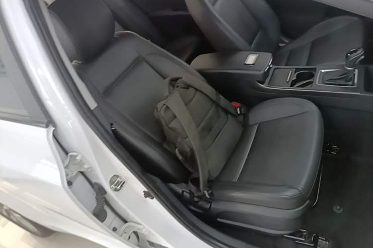 Used Hyundai Mistra 2017 1.8L Automatic Deluxe DLX Model China V Emission Standard Right Front Seat