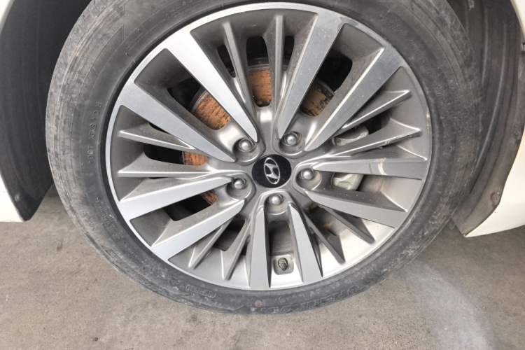Used Hyundai Mistra 2017 1.8L Automatic Deluxe DLX Model China V Emission Standard Right Front Wheel Hub