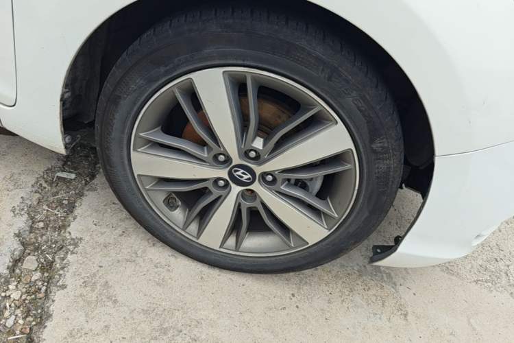 Used Hyundai Mistra 2017 1.6T Automatic Flagship Model TOP China V Emission Standard Right Front Wheel Hub