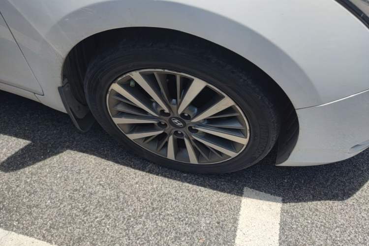 Used Hyundai Mistra 2017 1.8L Automatic Deluxe DLX Model China V Emission Standard Right Front Wheel Hub