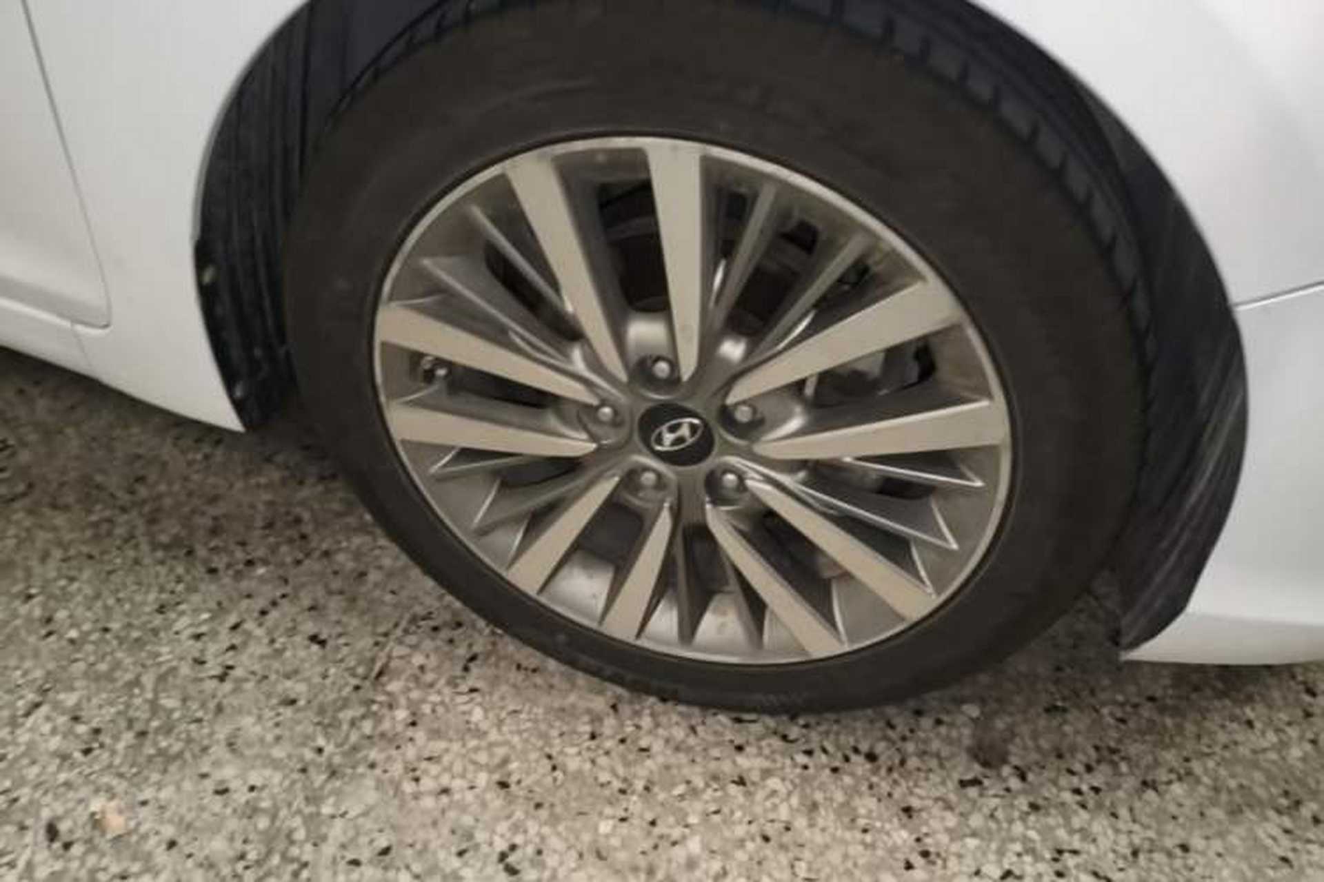 Used Hyundai Mistra 2017 1.8L Automatic Deluxe DLX Model China V Emission Standard Right Front Wheel Hub
