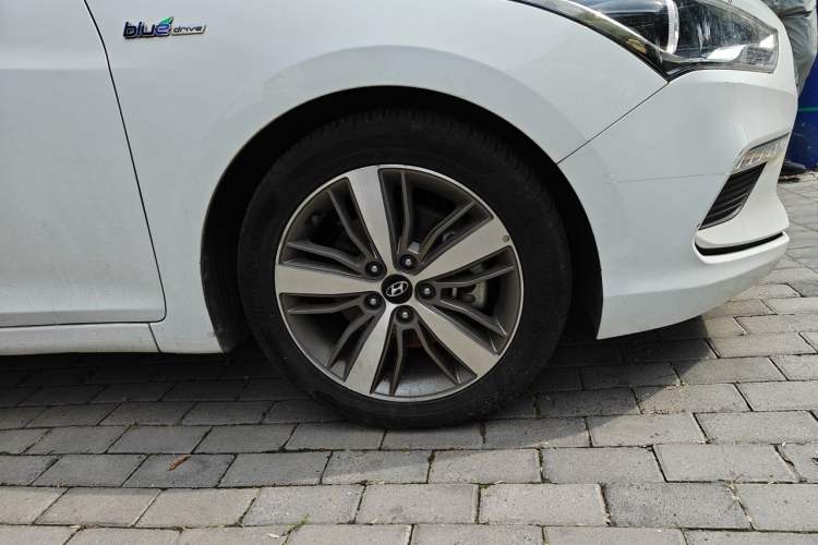 Used Hyundai Mistra 2017 1.6T Automatic Flagship Model TOP China V Emission Standard Right Front Wheel Hub