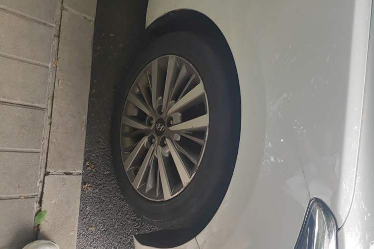Used Hyundai Mistra 2017 1.8L Automatic Deluxe DLX Model China V Emission Standard Right Front Wheel Hub