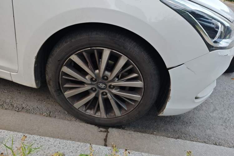 Used Hyundai Mistra 2017 1.8L Automatic Deluxe DLX Model China V Emission Standard Right Front Wheel Hub