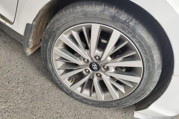 Used Hyundai Mistra 2017 1.8L Automatic Deluxe DLX Model China V Emission Standard Right Front Wheel Hub