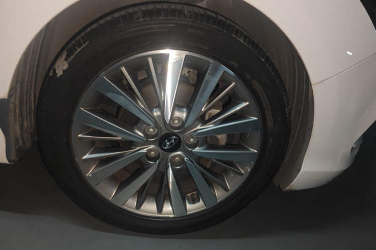 Used Hyundai Mistra 2017 1.8L Automatic Deluxe DLX Model China V Emission Standard Right Front Wheel Hub