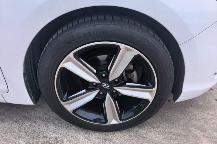 Used Hyundai Mistra 2017 1.8L Automatic Deluxe DLX Model China V Emission Standard Right Front Wheel Hub