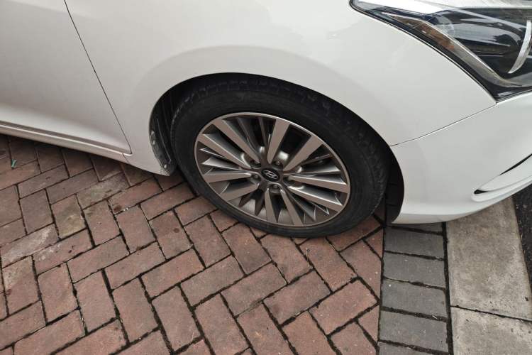 Used Hyundai Mistra 2017 1.8L Automatic Deluxe DLX Model China V Emission Standard Right Front Wheel Hub