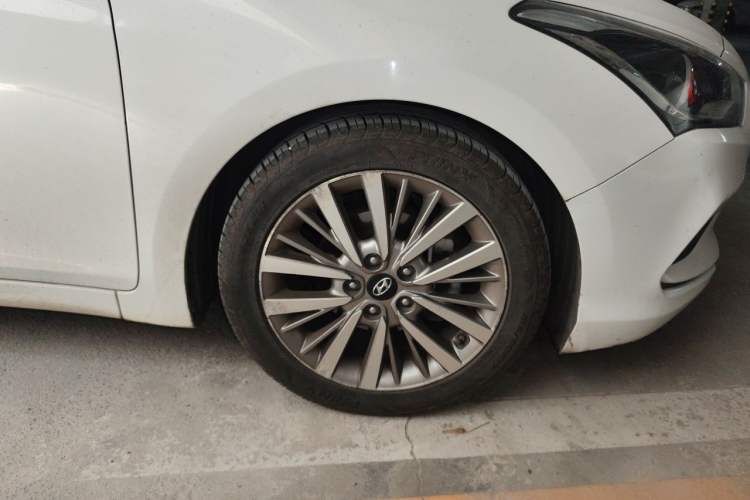 Used Hyundai Mistra 2017 1.8L Automatic Deluxe DLX Model China V Emission Standard Right Front Wheel Hub