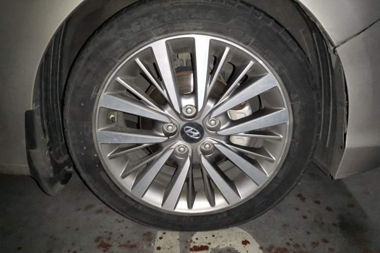 Used Hyundai Mistra 2017 1.8L Automatic Deluxe DLX Model China V Emission Standard Right Front Wheel Hub