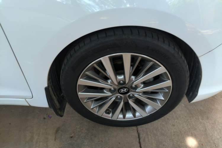 Used Hyundai Mistra 2017 1.8L Automatic Deluxe DLX Model China V Emission Standard Right Front Wheel Hub