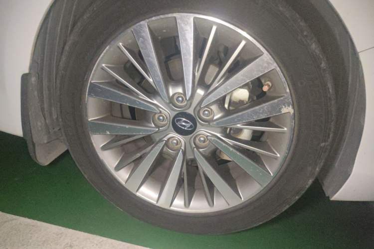 Used Hyundai Mistra 2017 1.8L Automatic Deluxe DLX Model China V Emission Standard Right Front Wheel Hub