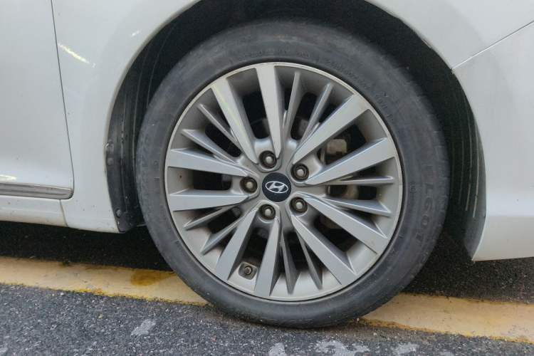Used Hyundai Mistra 2017 1.8L Automatic Deluxe DLX Model China V Emission Standard Right Front Wheel Hub