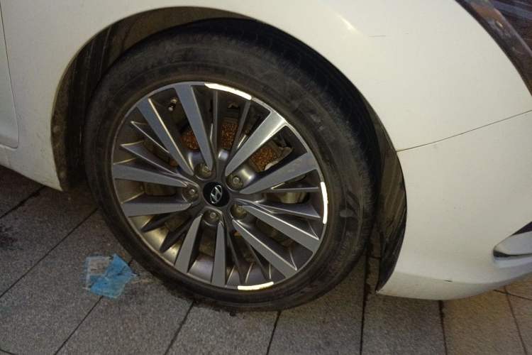 Used Hyundai Mistra 2017 1.8L Automatic Deluxe DLX Model China V Emission Standard Right Front Wheel Hub